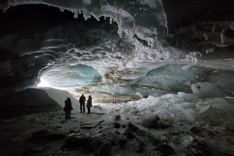 Fairbanks: Castner Glacier Ice Cave Snowshoe Adventure