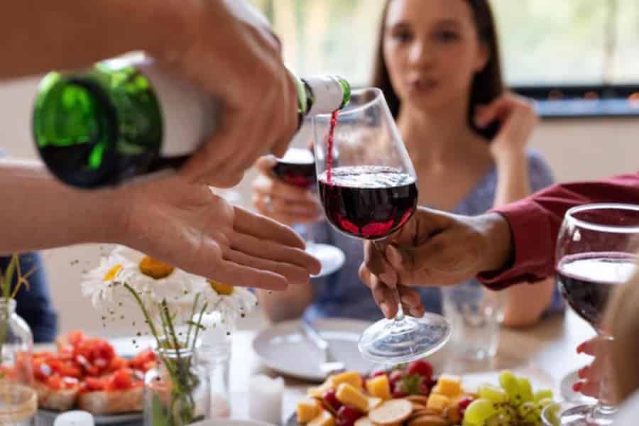 Portugese wijnproeverij met lokale smaken en muziek