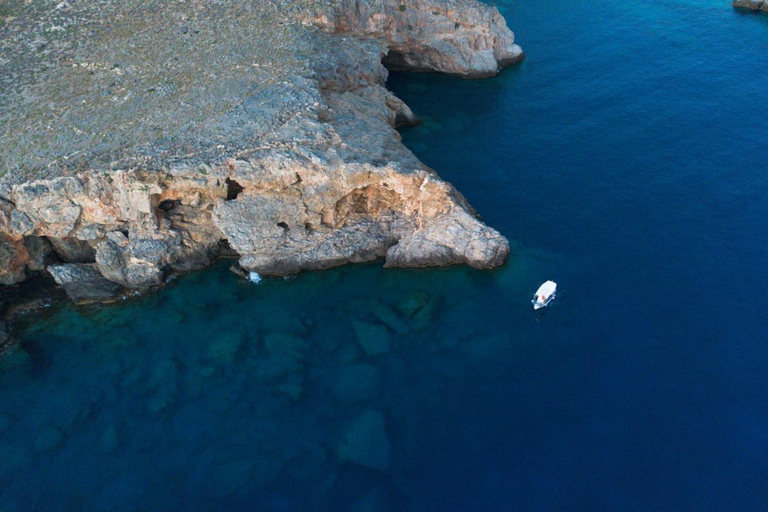 Sfakia: Barracuda fishing at sunset with a professional fisherman Sfakia: Sunset barracuda fishing with a professional fisherman