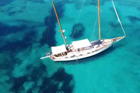 Cannigione: tour in barca dell'Arcipelago della Maddalena con pranzo