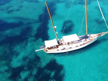 Cannigione: boat tour Maddalena Archipelago with lunch