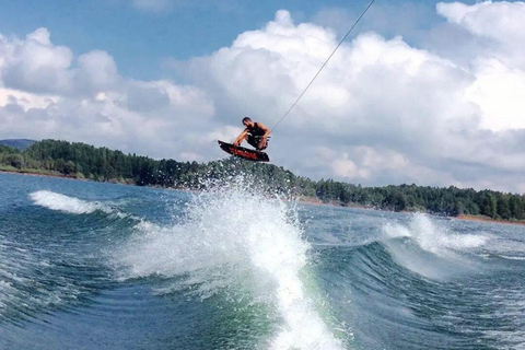 Guatapé: Wakeboarding and Wakesurfing Experience