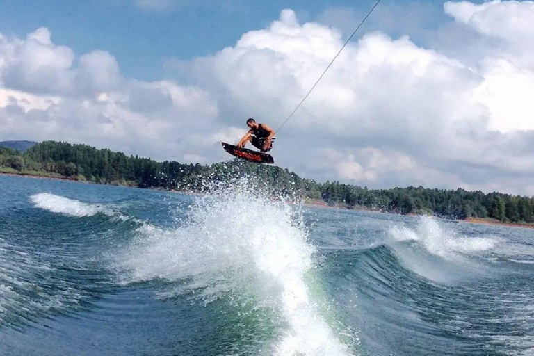 Guatapé: Wakeboarding and Wakesurfing Experience