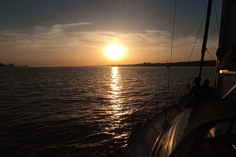 Lisboa: Excursión de un día y puesta de sol por el río Tajo