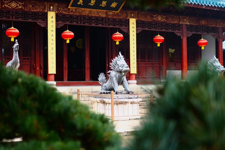 Zhujiajiao Water Town & Grand View Garden Private Tour