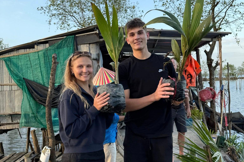 Hue Tour to Tam Giang Lagoon & Thuan An Beach by Jeep