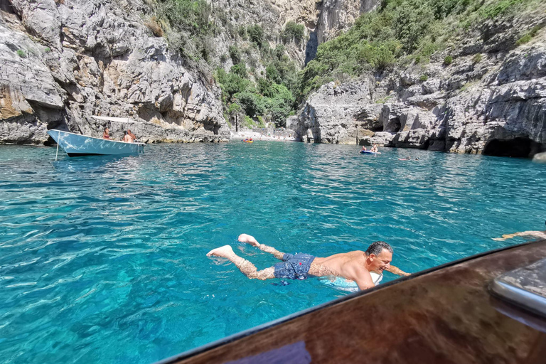 Excursión en barco privado por la costa de Amalfi