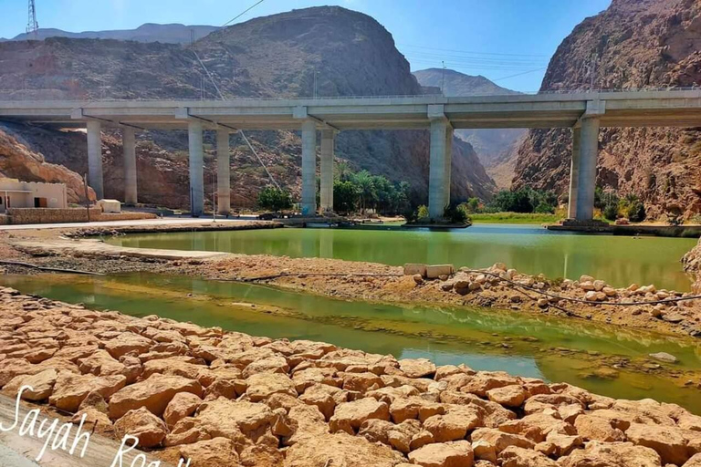 Au départ de Mascate : visite de Wadi Shaab et de Sur