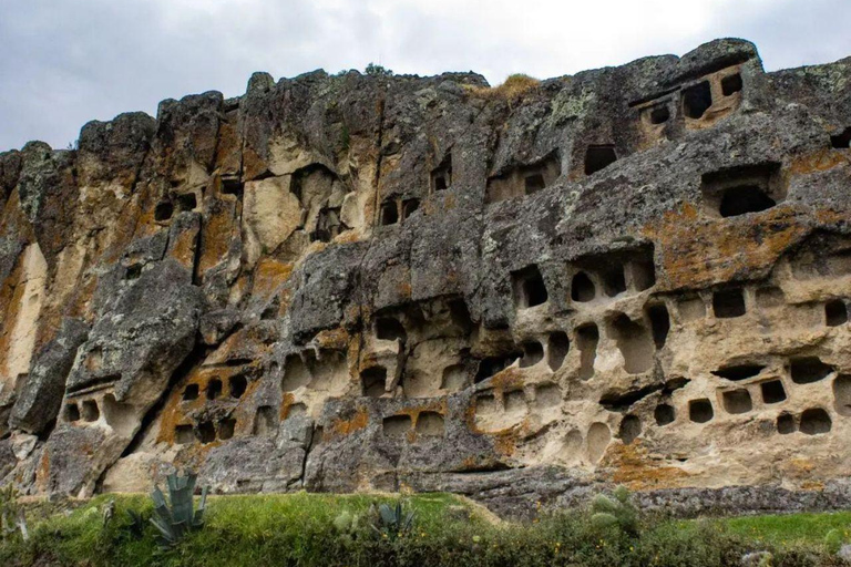 Antiguas Tumbas de Otuzco y Jardín Hortensia - Un día panorámico