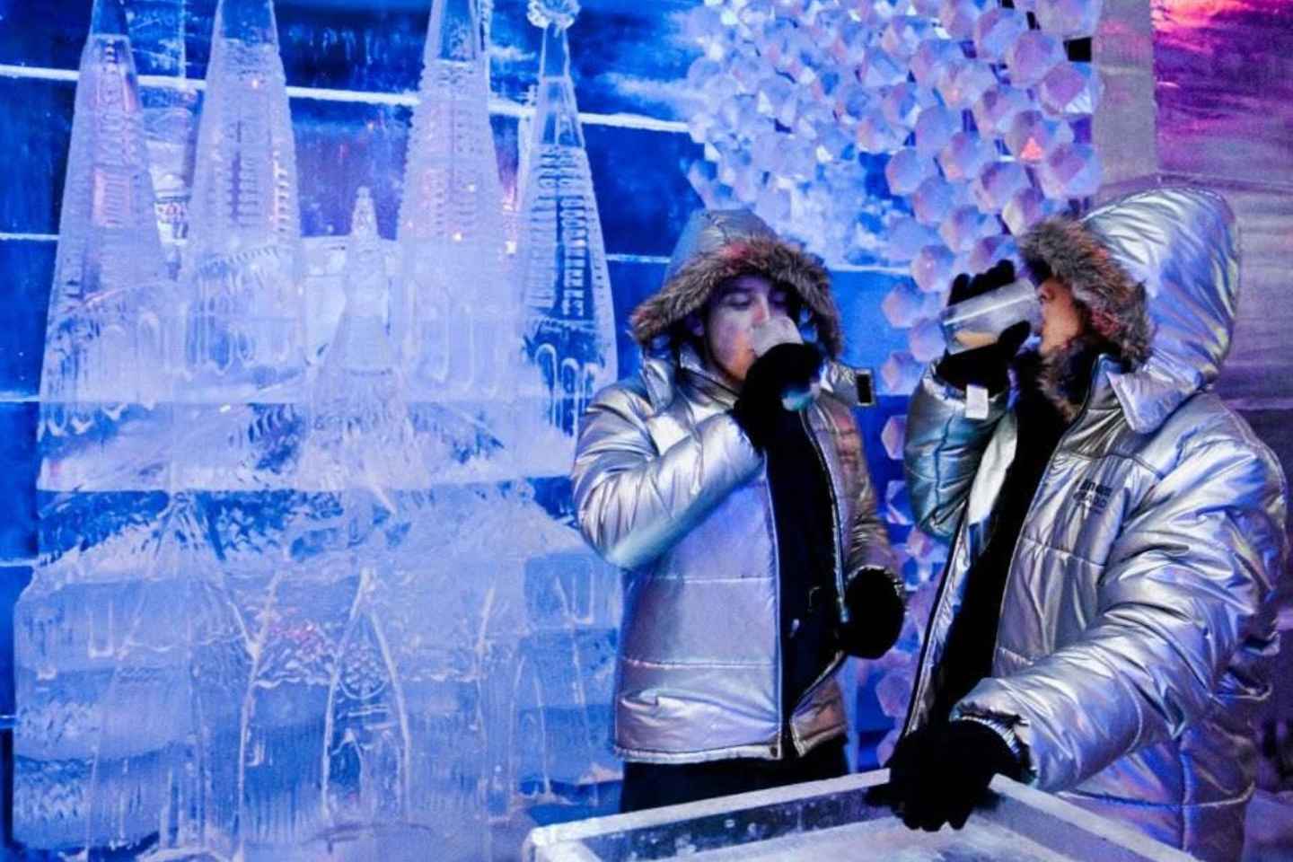 Barcelona: Icebar Experience at the Beach + 1 Drink - Barcelona: Icebarcelona Bar Entry Ticket with 1 consumption.