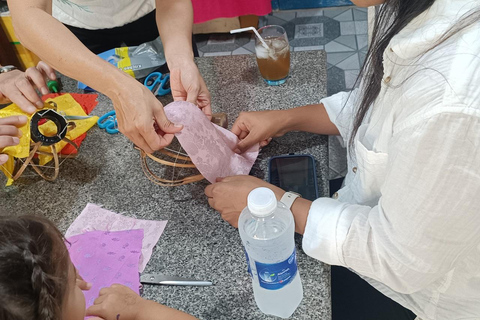 Clase de Fabricación de Linternas - El Gran Patrimonio Cultural de Hoi AnHoi An: Clase de fabricación de linternas en una casa local