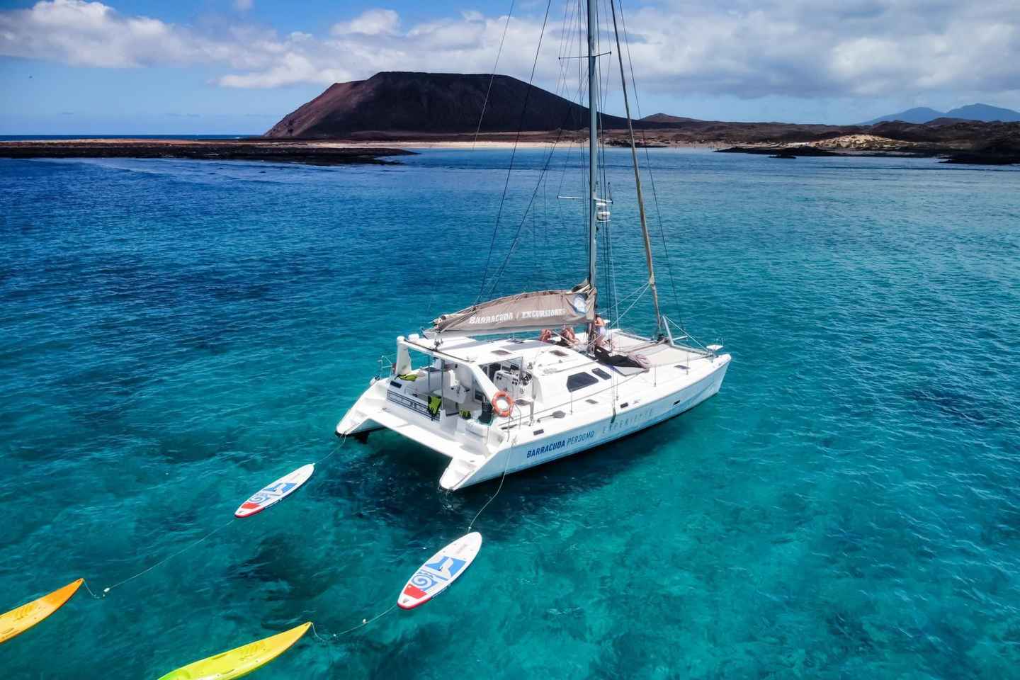 «Катамаран на остров Лобос: приключение с Фуэртевентуры»