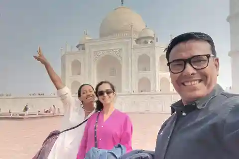 From Delhi: Taj Mahal Sunrise, Baby Taj & Agra Fort Day Tour