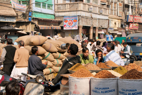 Alt-Delhi: Chandni Chowk, Lebensmittelverkostung und Tuk Tuk-FahrtNur Autofahrer-Führer und Tuk-Tuk-Fahrt