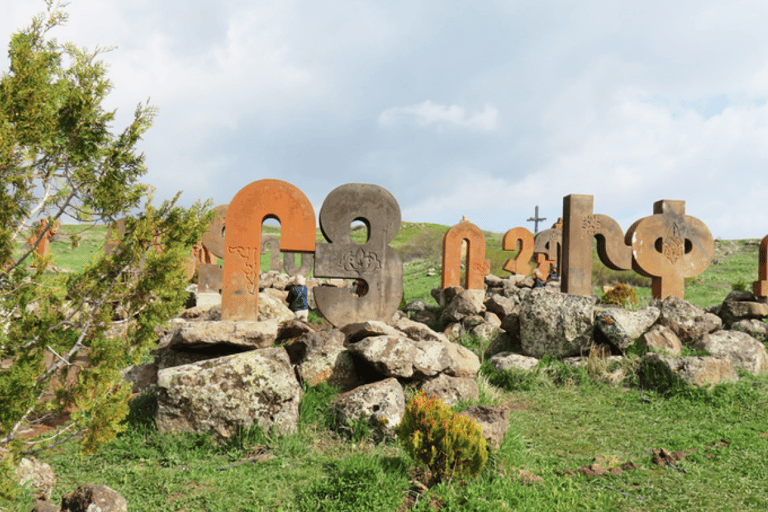 Hovhannavank e Saghmosavank, monumento do alfabeto, AmberdTour particular sem guia de turismo