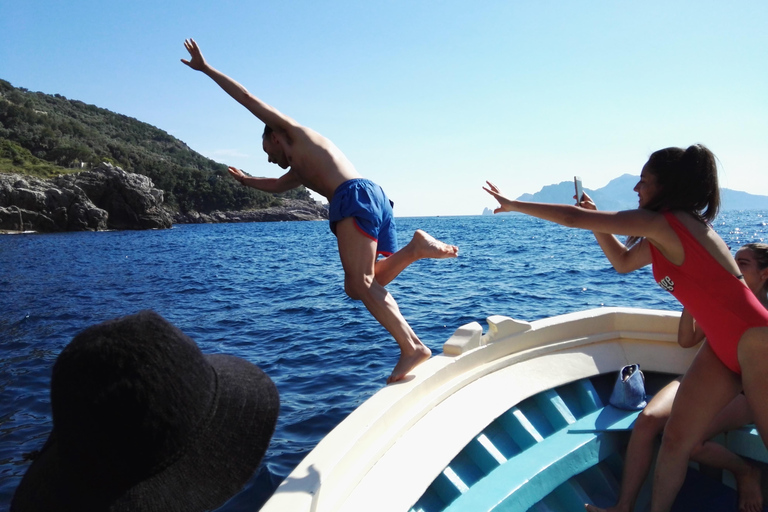 Sorrento: Amalfi Coast Boat Tour with Lunch & Swim