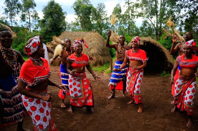 Nairobi: Giraffe Center, Kazuri Beads Factory, and Bomas …