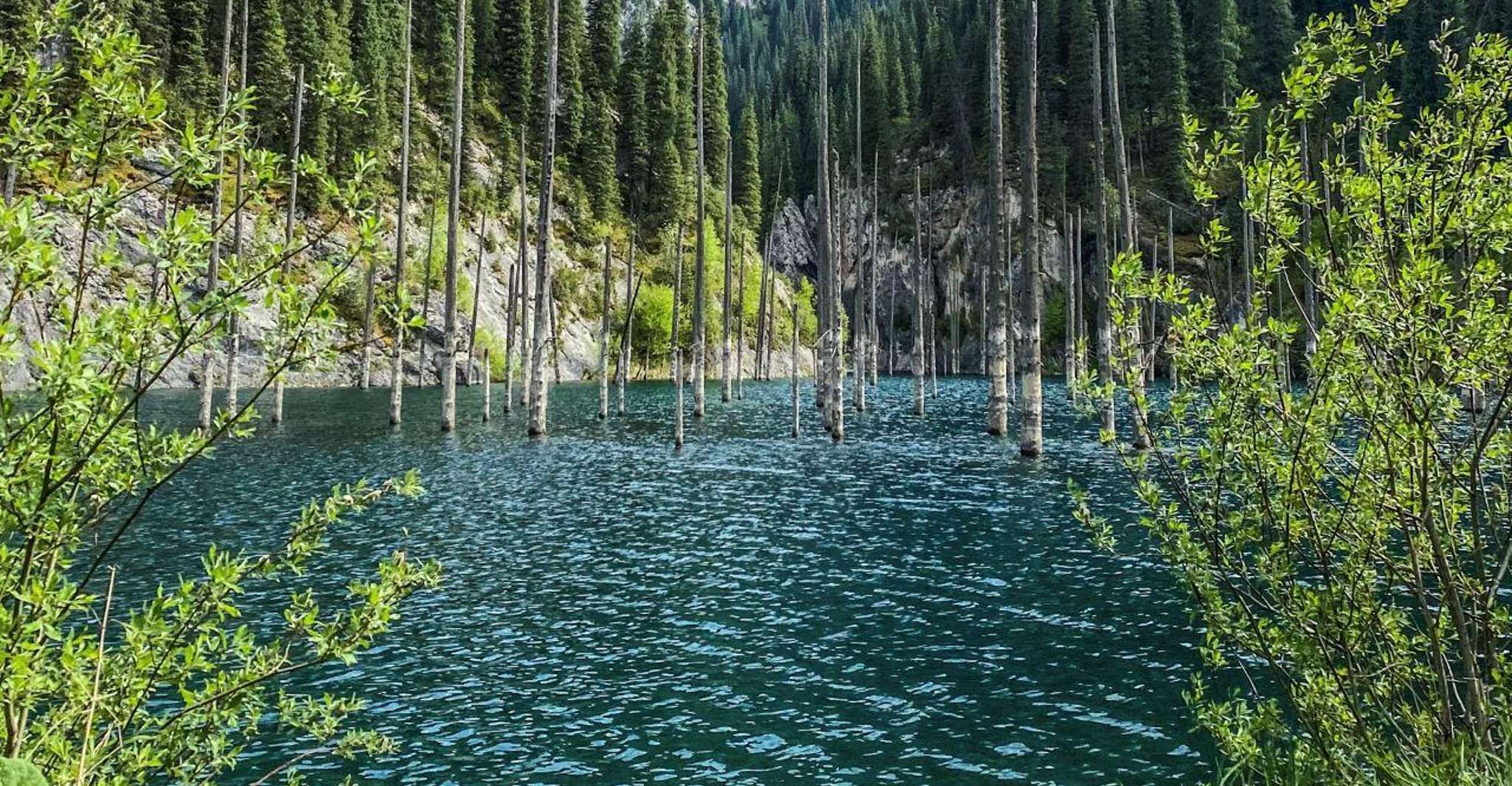 Tour en grupo pequeño de Kolsay, lagos Kaindy y cañón Charyn - Hizvo
