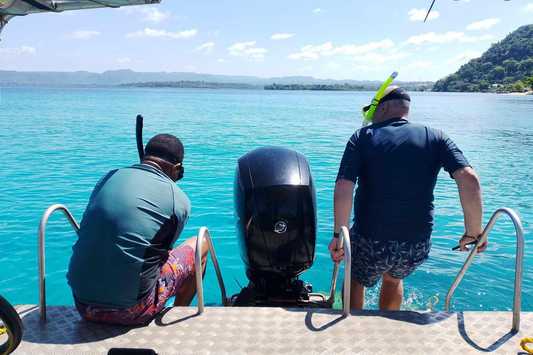 Vanuatu: Paradise Cove Snorkelling Adventure