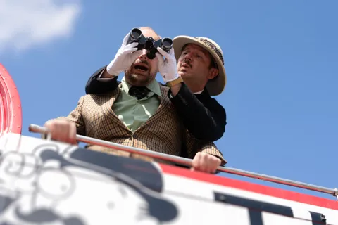 London Vintage Bus Tour: Live Comedy Sightseeing Show