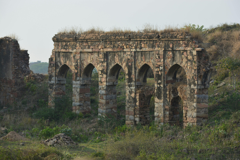 استكشف المواقع المخفية والقصص غير المروية في دلهي