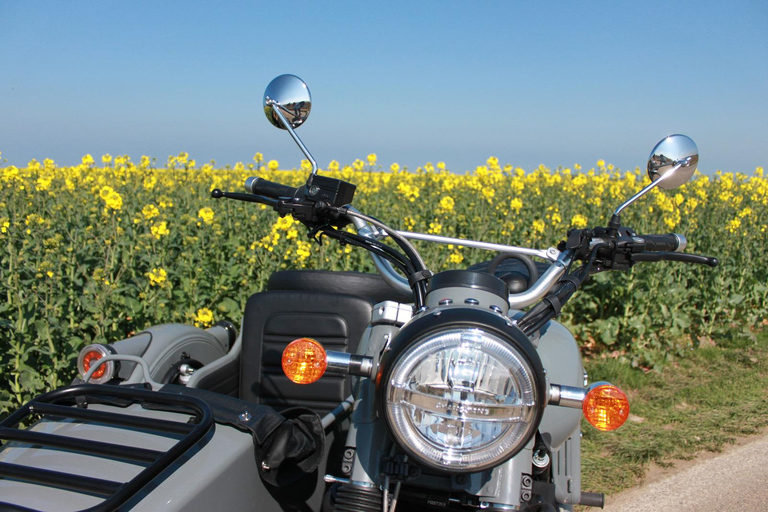 Excursão particular de meio dia em sidecar para Honfleur e Deauville (3H30)