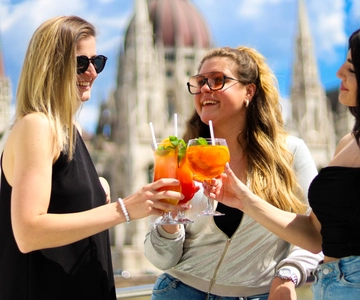 Budapest: Happy Hour Sightseeing Cruise