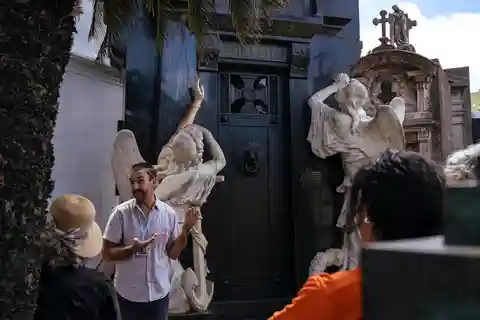 Cemitério da Recoleta - Tour em pequenos grupos com história e segredos