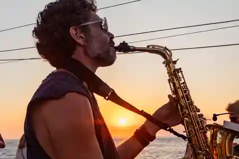 San Antonio: Sunset Boat Tour with Live Music, Drinks & Food