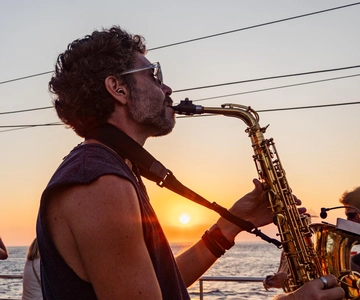 San Antonio: Sunset Boat Tour with Live Music & Drinks