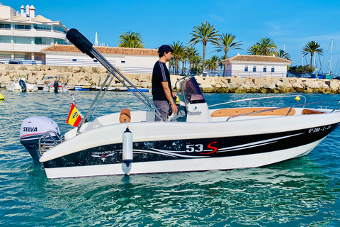 Benalmádena: Boat Rental without License 30 mint trimarchi