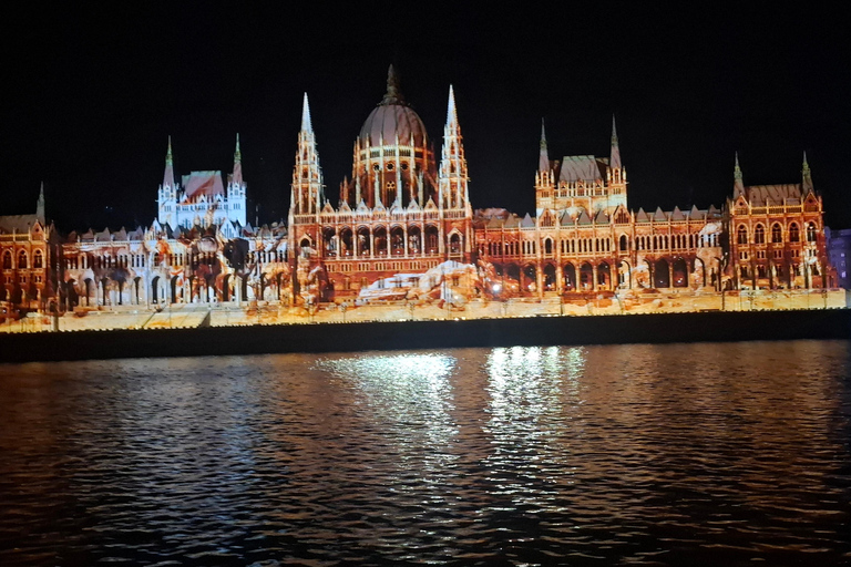 Budapest: Panoramic Danube Cruise with Unlimited Drinks