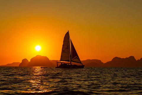 El Nido: Island-Hopping Tour & Sunset Cruise