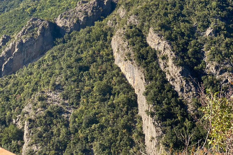 Depuis Tirana : Château de Petrela, grottes de Pellumbas et tyrolienne ...