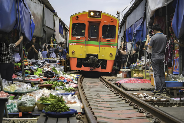 Bangkok:Damnoen Saduak & Maeklong Railway with Bus