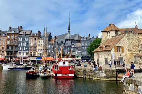Private Mont Saint-Michel, Honfleur Trip by Mercedes