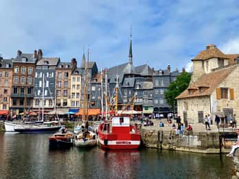 Private Mont Saint-Michel, Honfleur Trip by Mercedes