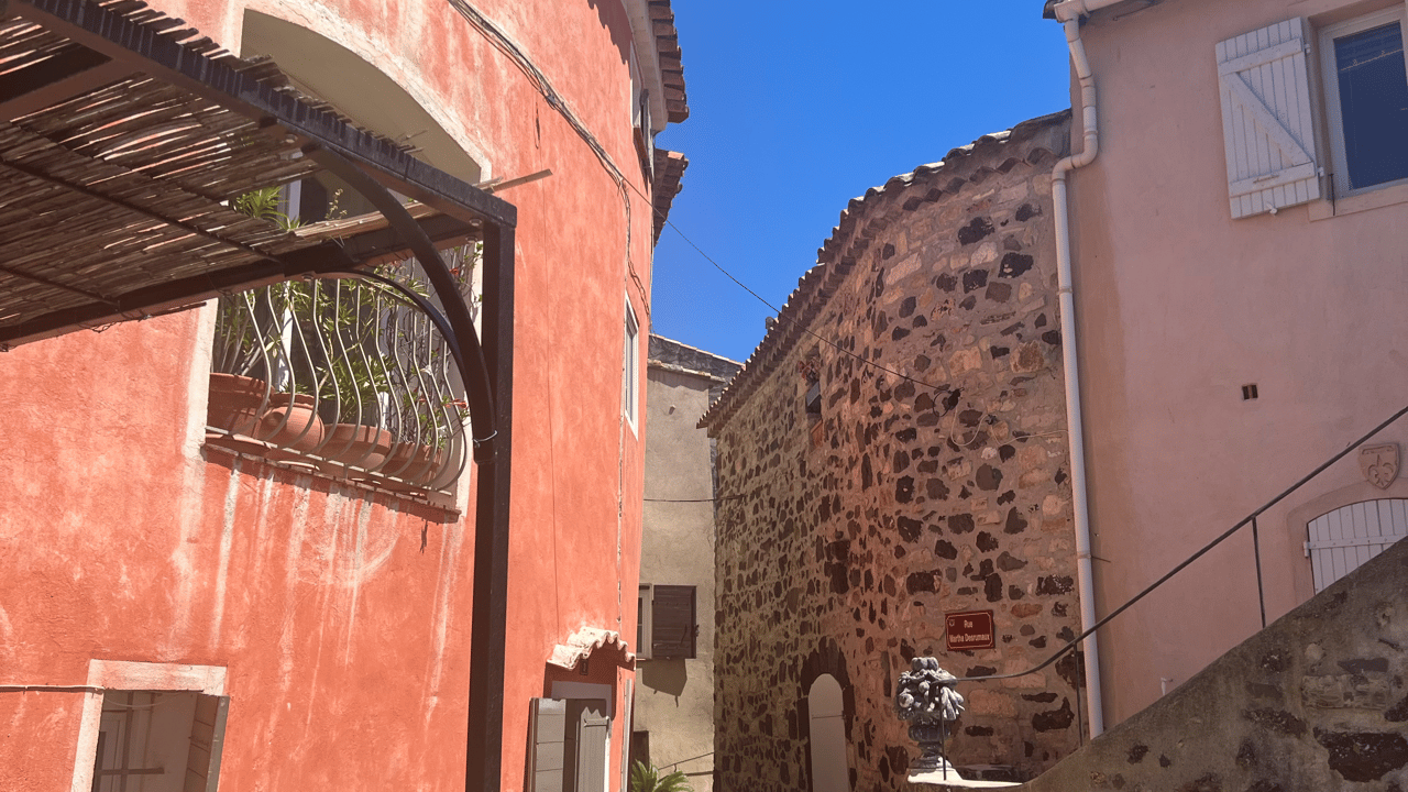 Vom mittelalterlichen Evenos bis zu den Weinen aus Bandol: ein Geschmack der Provence