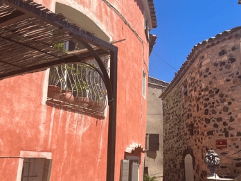 From medieval Evenos to Bandol wines : a taste of Provence