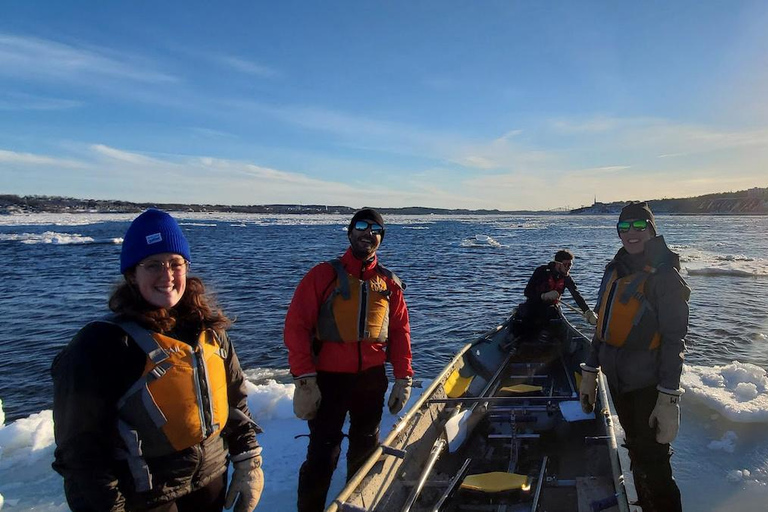 Ciudad de Quebec: Experiencia en canoa de hielo al atardecer con saunaPiragua sobre hielo al atardecer con chocolate caliente y sauna