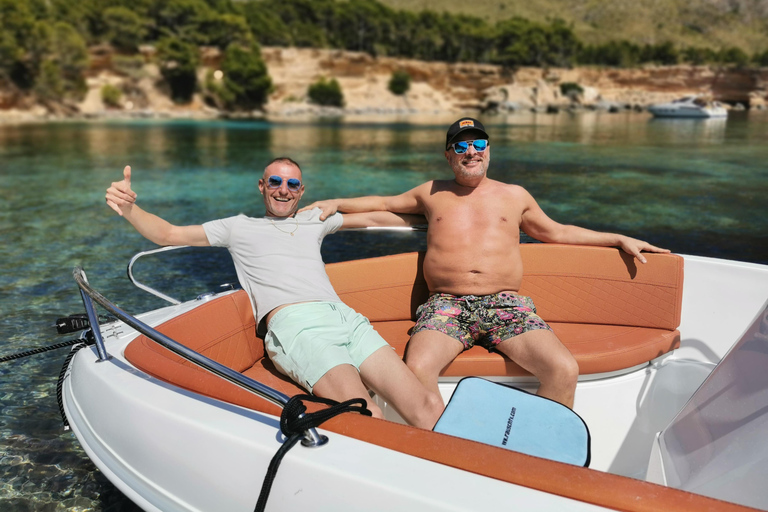 Can Picafort: 2h Private Boat Tour with Swim-Snorkel & Caves Can Picafort: Private Boat Tour 2 h - Höhlen/ Beach