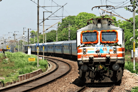 Delhi: Taj Mahal Day Trip By Express Train with Elephant SOS