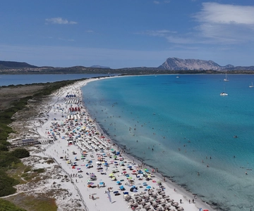De San Teodoro: O coração do arquipélago de Tavolara
