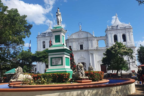 León: Local-Led Walking Tour with Nicaraguan Food Tasting
