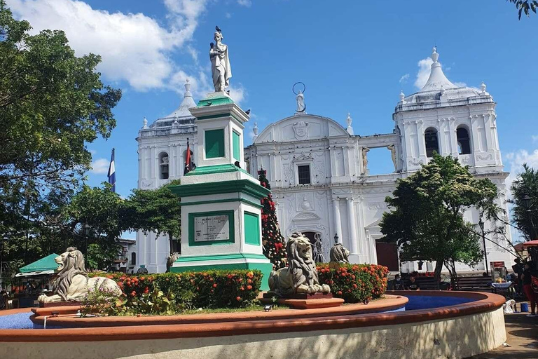 León: Local-Led Walking Tour with Nicaraguan Food Tasting