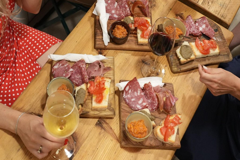 Florence: Food Walking Tour with Local Steak and Tuscan WineFlorence: Food Tour in Santo Spirito