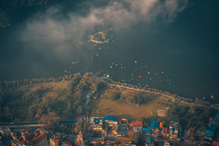 Pokhara: Himalaya-Glückseligkeit - Sonnenuntergangstour auf dem FriedenspagodenhügelPokhara: Himalayan Bliss - Sonnenuntergangstour auf der Friedenspagode Hil