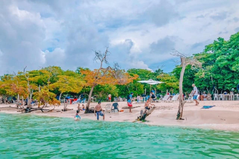 Cartagena: Disfruta de un paseo en barco privado a las Islas del Rosario