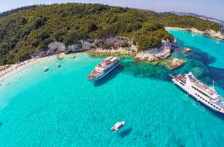 Dall'isola di Corfù: crociera in barca ad Antipaxos e alle Grotte Azzurre di Paxos