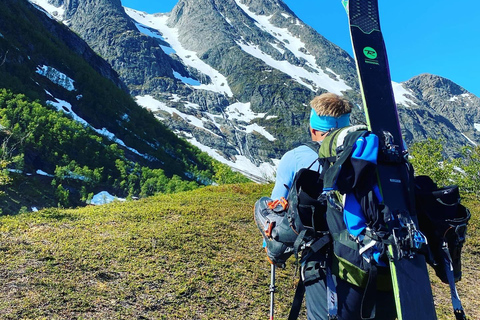 Tromsø: Guided Hiking Tour with Roundtrip Transfers